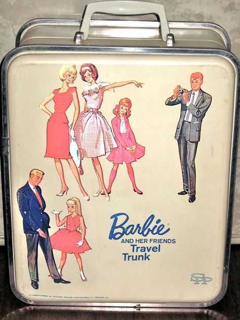 Barbie And Her Friends, Barbie Doll Case, Doll Trunk, Real Barbie, Play Barbie, Doll Case, Travel Trunk, Barbie Family, Barbie Skipper