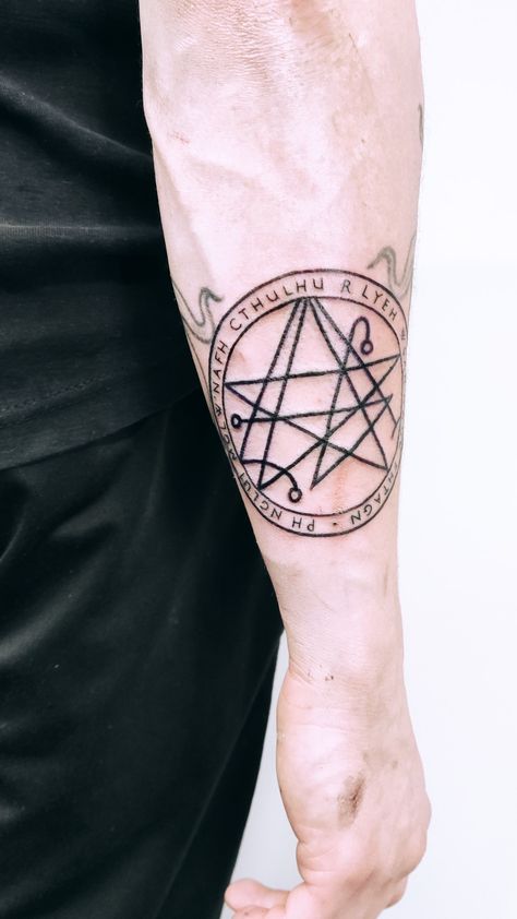 H P Lovecraft Tattoo, Cthulu Tattoos Design, Cathullu Tattoo, Lucifer Sigil Tattoo, Cthulhu Sigil, Lovecraft Tattoo Ideas, Cthulhu Tattoo Design, Lovecraftian Tattoo, Lucifer Tattoo Ideas