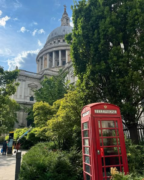 💂🏼 London Life Aesthetic, St Pauls Cathedral London, Uk Aesthetic, Red Telephone, Aesthetic London, England Aesthetic, London Dreams, London Summer, England Trip