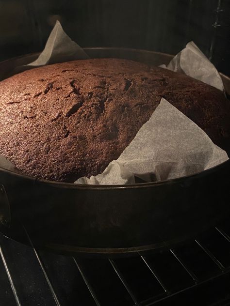 Baking Chocolate Cake Aesthetic, Cake Homemade Snapchat, Baking Snapchat Stories, Homemade Cake Snapchat Story, Baking Pictures Aesthetic, Baking Snapchat, Homemade Cake Aesthetic, Baking Snap, Cake Pictures Aesthetic