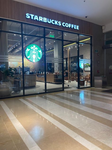 Starbucks Cafe Aesthetic, Starbucks Exterior, Starbucks Shop, Zepeto Looks Ideas, Starbucks Store, Post Ideas, Coffee Cafe, Food Snapchat, Starbucks Coffee