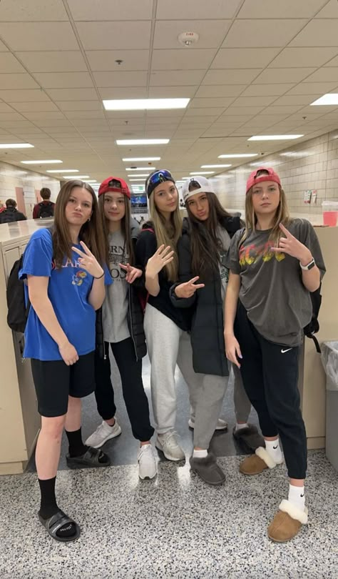 Group Twinning Outfits, Matching Outfits For Spirit Week, Dynamic Duo School Spirit Week, Spirt Week Dynamic Duo, Dynamic Dou Spirt Week, Adam Sandler Outfits Spirit Week, Outfit Medias, School Spirt Days Outfits, Czech Countryside