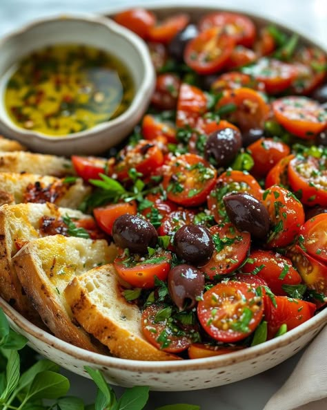 Mediterranean Tomato, Clean Dinner, Chicken Breakfast, Olive Salad, Breakfast Meals, Dinner Snacks, Juicy Tomatoes, Kalamata Olives, Easy Delicious Recipes