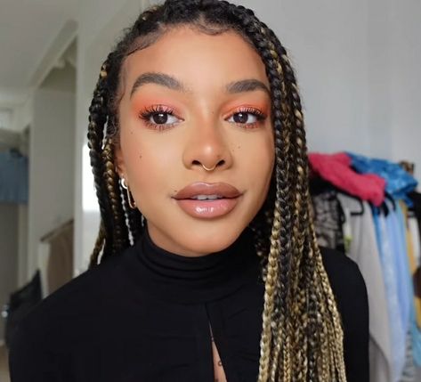 Good Septum Piercing, Mini Septum Piercing, Septum Piercing On Black Women, Tiny Septum Piercing, Kiara Outfits, Septum Piercing Aesthetic, Gold Septum Piercing, Nose Septum Piercing, Small Septum Piercing