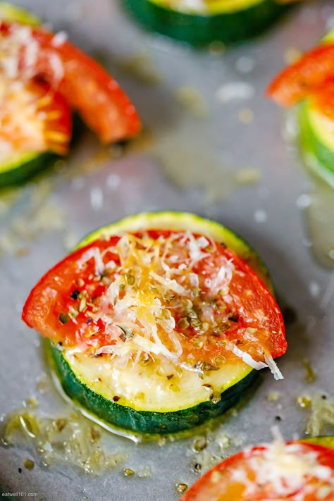 Baked Parmesan Zucchini Bites - #zucchini #recipe #eatwell101 - These baked parmesan zucchini bites make a healthy treat, perfect for an appetizer, side dish, or just a snack! - #recipe by #eatwell101® Zucchini Appetizer Recipes, Parmesan Zucchini Bites, Baked Parmesan Zucchini, Zucchini Appetizer, Zucchini Recipes Baked, Zucchini Bites, Zucchini Tomato, Zucchini Recipe, Bake Zucchini