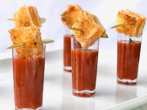 BAKED Grilled Cheese Sticks Appetizer (w/ Tomato Soup Shooter) - Aleka's Get-Together Tomato Soup Shooters, Grilled Cheese Sticks, Mini Grilled Cheese, Baked Grilled Cheese, Bite Size Appetizers Easy, Soup Shooters, Perfect Grilled Cheese, Crostini Appetizers, Cheese Wontons