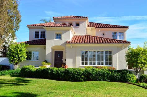 Cream And Terracotta House Exterior, Beige House Exterior Red Roof, Terracotta Roof White House, Exterior Paint Colors For Stucco House With Red Tile Roof, Beige Home Exterior, House Exterior Paint, Red Roof Tiles Exterior Paint Colors, White Stucco House With Clay Tile Roof, Red Roof House Colors Home Exteriors