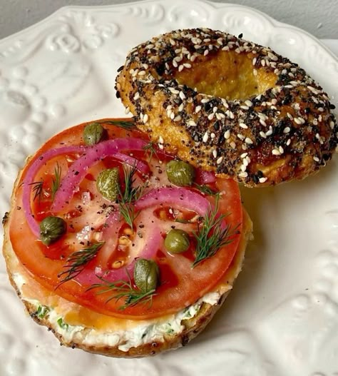 Veggie Bagel, Tomato Bagel, Scallion Cream Cheese, Cream Cheese Smoked Salmon, Cream Cheese Smoked, Sommer Mad, Homemade Everything, Bagel Sandwich, God Mat