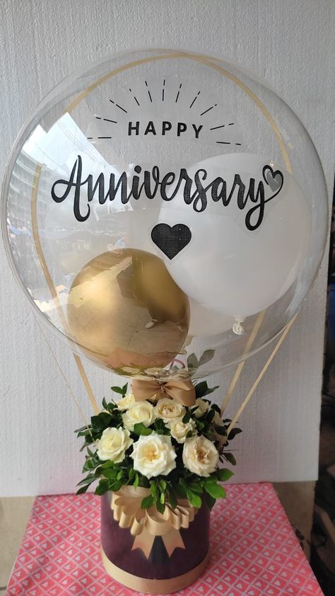 Happy Anniversary Balloon Decoration, Anniversary Balloons Ideas, Happy Anniversary Balloons, Anniversary Ideas For Her, Simple Anniversary Cakes, Off White Roses, Happy Anniversary Gifts, Bobo Balloons, Paper Container