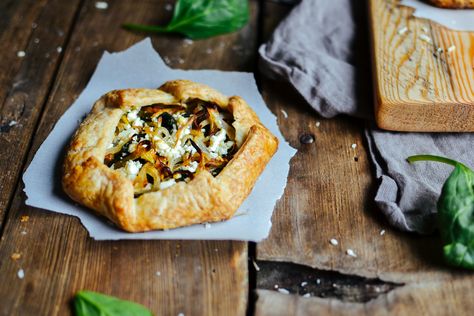 sauteed onion, spinach, and feta - savoury galette Gallete Recipe, Savoury Galette, Butternut Squash And Bacon, Fig And Goat Cheese, Cooking Friends, Spinach Pizza, Bake Something, Galette Recipe, Savory Tart