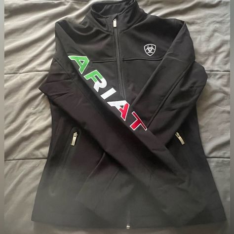 XS Black Mexico Ariat Jacket🇲🇽 Mexican Sweater Hoodie, Ariat Outfit Women, Ariat Outfit, Ariat Sweater, Mexico Jacket, Mexican Sweater, Mexican Jacket, Latina Fits, 7th Grade Boys