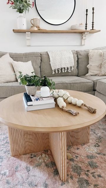 Diy Coffee Table Circle, Diy Circle Coffee Table, Round Coffee Table Makeover, Diy Round Coffee Table, Round Coffee Table Diy, Diy Table Legs, Pole Wrap, Upcycle Furniture, Coffee Table Makeover