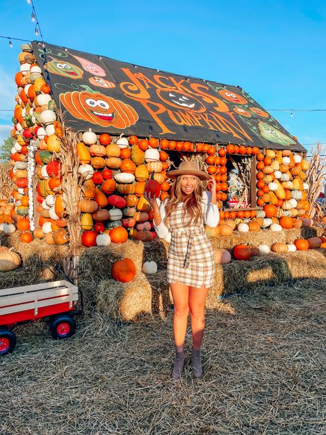 Pumpkin patch, pumpkin patch photography, pumpkin patch outfit Plaid Overall Dress, Pumpkin Patch Photoshoot, Inspo Poses, Patch Outfit, Plaid Jumper, Pumpkin Patch Outfit, Overalls Outfit, Fall Inspo, Outfits 2023