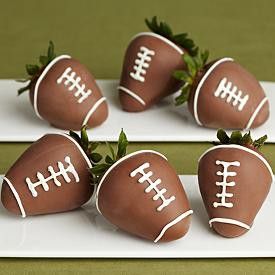 Tailgate! Football Strawberries, Deco Fruit, Bowl Party Food, Tailgate Food, Super Bowl Party, Football Food, Snacks Für Party, Football Party, Superbowl Party