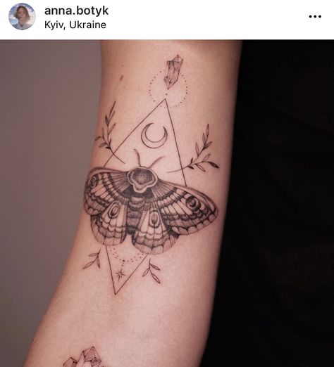 Community Tattoo, Tattoo Para, Placement Tattoo, Tattoos Abstract, Tattoos Japanese, Tattoos Watercolor, Moth Tattoo Design, Abstract Tattoos, Maori Tattoos