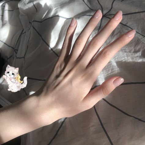 Slim Hands, Aesthetic Hands, Body Details, Finger Hands, Hot Hands, Hand Reference, Soft Nails, Ideal Body, Pretty Hands