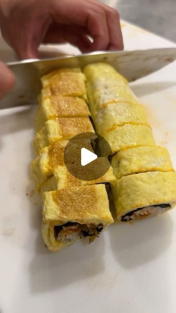 KOREAN-AMERICAN CHEF 🇰🇷 🇺🇸 on Instagram: "Easy Kimbap 🍙👨🏻‍🍳🔥 rolled in eggs  If you got kimchi, egg, and rice… give this a try!!  Try dipping it in gochujang~ 🤤" Easy Kimbap, Korean Egg Rolls, Kimchi Dishes, Egg And Rice, Chris Cho, Seaweed Rolls, Rice Egg, Sushi Recipes Homemade, Try Try