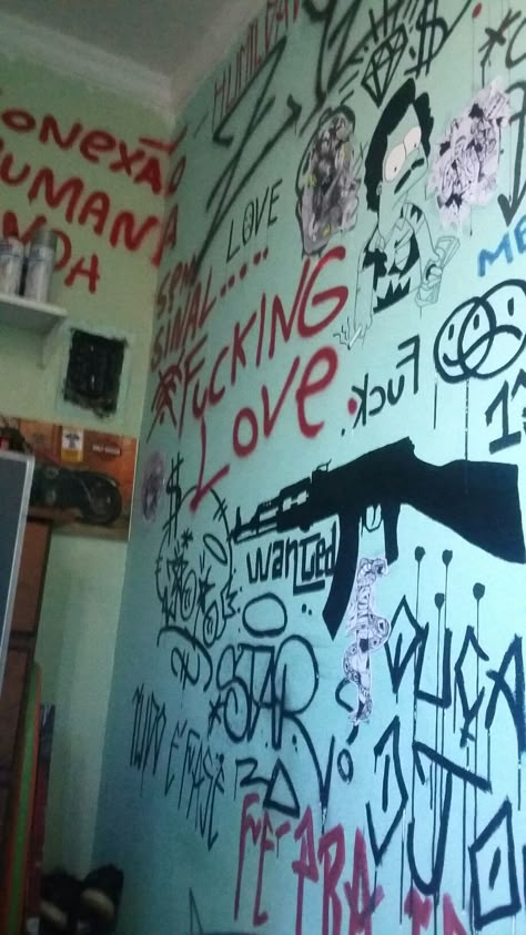 Spray Paint Bedroom, Graffiti Murals Bedroom, Graffiti Room Ideas, Graffiti Bedroom Ideas, Camera Grunge, Drawing On Wall, Graffiti Bedroom, Spray Paint Wall, Graffiti Room