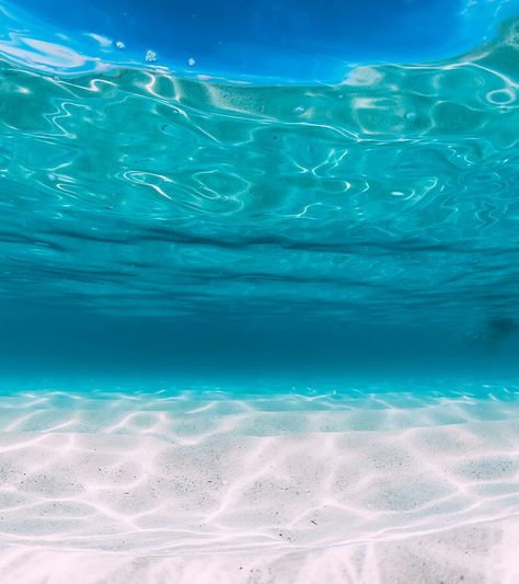 Why Is The Caribbean Water So Blue? (Explained) | Tropikaia Blue Water Wallpaper, Beautiful Beaches Paradise, Ocean Pictures, Ocean Wallpaper, Water Lighting, Homescreen Wallpaper, Ocean Photography, Beautiful Nature Pictures, Salt And Water