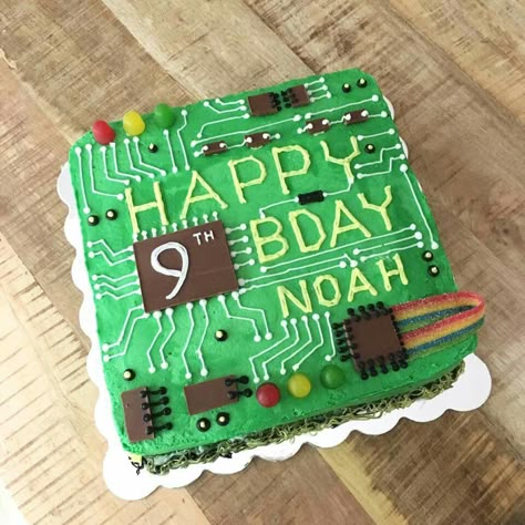 Engineering Birthday Party Ideas, Coding Cake Ideas, Computer Cake, Planet Cake, Cooking Decorating, Minecraft Cake, Boy Birthday Cake, Specialty Cakes, Birthday Food