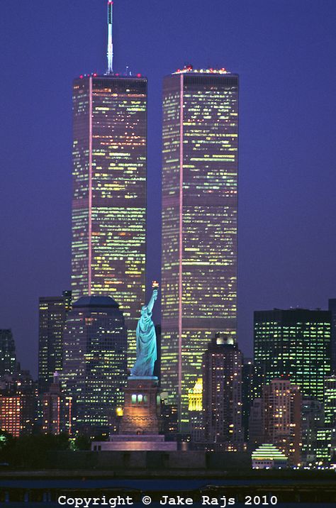 Statue of Liberty Between Twin Towers, World Trade Center at Twilight, New York City, New Jersey,  New York, designed Minoru Yamasaki Kota New York, World Trade Center Nyc, World Of Wanderlust, One World Trade Center, Ny City, Trade Centre, Twin Towers, Trade Center, Famous Places