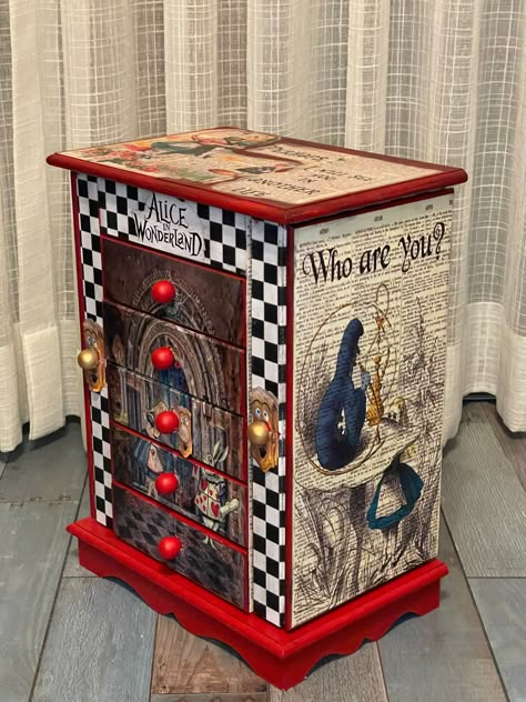 Alice In Wonderland Bedroom Ideas Diy, Alice And Wonderland Room, Furniture Apothecary, Wednesday Room, Alice In Wonderland Furniture, Wonderland Furniture, Havana Restaurant, Wonderland Bedroom, Alice In Wonderland Bedroom