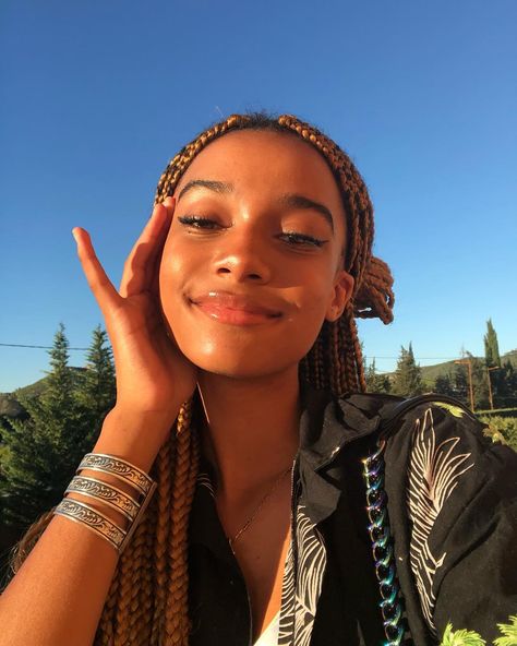 𝕮𝖆𝖓𝖓𝖊𝖑𝖑𝖊 on Instagram: “*cute instagram caption*” Makeup Tip, Long Box Braids, Pelo Afro, Long Braids, Box Braids Hairstyles, Grunge Hair, Light Skin, Black Is Beautiful, Pretty Face