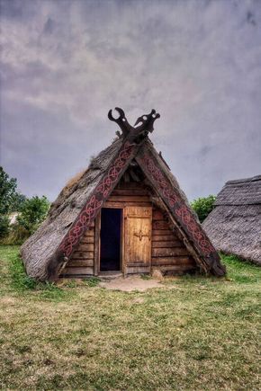 Traditional Viking hut at Trelleborg Viking Market, Sweden. Photo: René Eriksen on 500px Bushcraft Aesthetic, Diy Bushcraft, Bushcraft Projects, Viking Market, Bushcraft Tools, Viking Tent, Viking Camp, Bushcraft Kit, Bushcraft Shelter