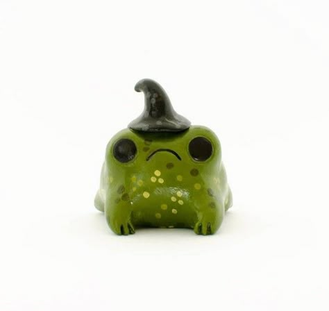 Frog Figure Clay, Ceramic Ideas Cute, Things Made Of Clay, Little Clay Ideas, Cute Clay Frog, Small Clay Crafts, Clay Frogs, Frog Diy, Frog Clay