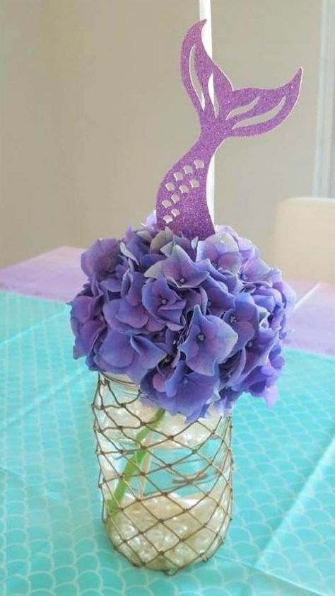 20 Magical Mermaid Party Decor Ideas - Lady Celebrations Diy Under The Sea Centerpieces, Mermaid Birthday Party Centerpieces, Little Mermaid Centerpieces, Mermaid Cake Pops, Mermaid Party Decor, Mermaid Party Food, Mermaid Tail Cake, Parties Themes, Party Decor Ideas