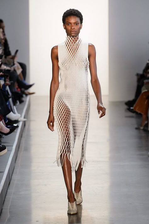 Line In Fashion, Metal Fashion Runway, Wire Fashion Runway, Dion Lee Runway, Dion Lee Fall 2022, Transparent Dresses Fashion Runway, Net Fashion, Sheer Skirt Runway, Fishnet Dress