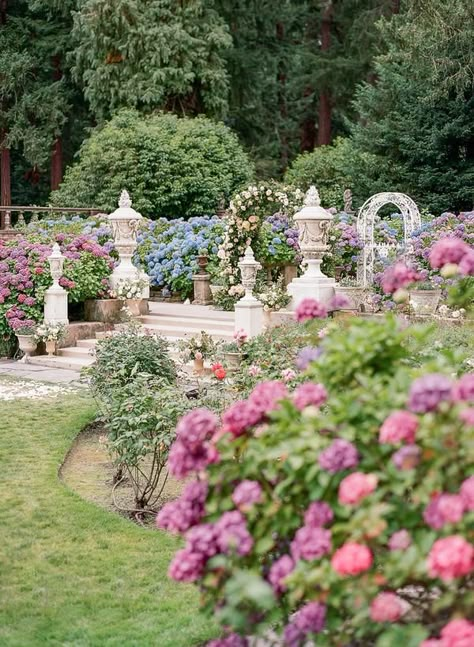 Cinderella Secret Garden, Castle Garden Wedding, Cinderella Garden, Secret Garden Wedding Theme, Garden Wedding Aesthetic, Diy Garden Wedding, Floral Ceremony Arch, Home Decorations Ideas, Rose Garden Wedding