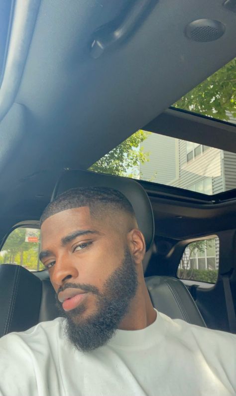 Black Guy Beard, Dark Skin Men With Beards, Beard Styles For Men Black, Black Guys With Beards, Haircut Black Man, Beard Black Men, Black Man Haircut, Black Man Haircut Fade, Black Men Beard Styles