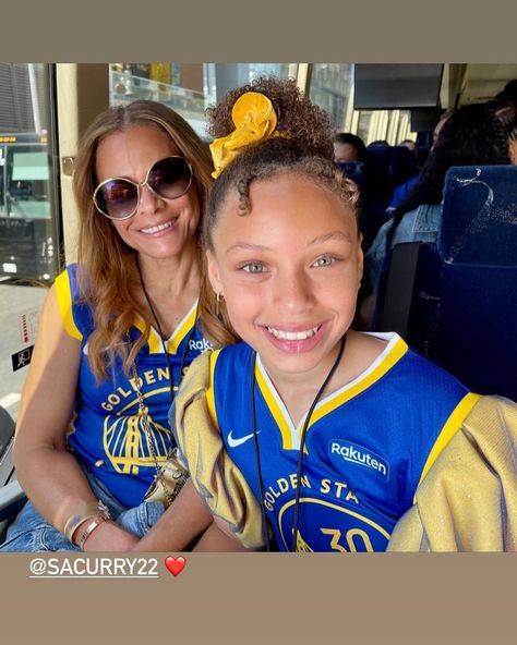 The Curry Family on Instagram: “Riley and Grashie parade ready 💙💛 - - - - - - - - - - - - FOLLOW @allaboutthecurryslife FOR MORE UPDATES ABOUT THE CURRY’S!!! #dubnation…” Sonya Curry, Riley Curry, Curry Doria, Riley Elizabeth Curry, Riley Curry Now, Ayesha Curry And Stephen Curry, Stephen Curry's Daughter, The Curry Family, Stephen Curry Pictures