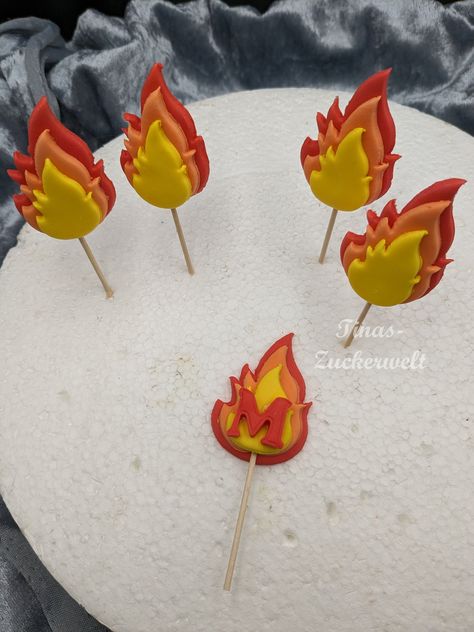 Game Of Thrones Cake, Yellow Marble, 8th Birthday, Cake Decoration, Firefighter, Birthday Party Themes, Cake Toppers, Fondant, Sweet Tooth