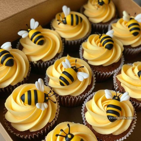 Bees Birthday Party Ideas, 1st Beeday Party, Bee Day Cupcakes, Bee Birthday Party Food, Bee Cupcakes Ideas, Bumble Bee Cake Ideas, Baby Bee Shower Ideas, Cupcakes Winnie Pooh, Winnie The Pooh Cupcakes Ideas