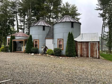 Silo Hangout, Silo Repurposed, Grain Silo House, Silo Homes, Bin House, Grain Bin House, Grain Bins, Upcycle Art, Silo House