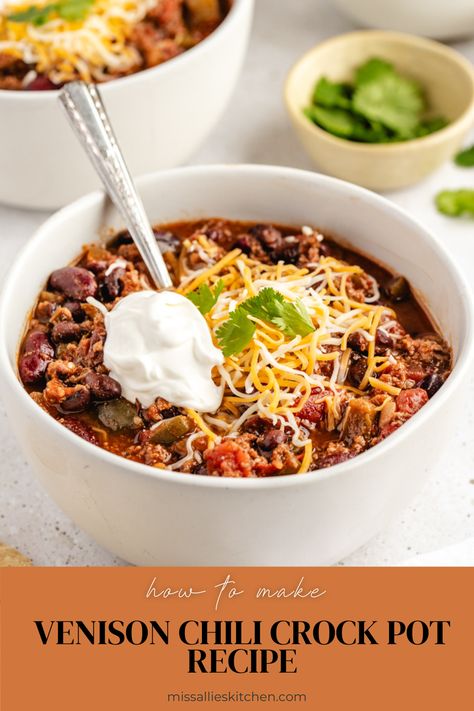 Crockpot Meals Deer Meat, Crock Pot Deer Chili, Venison Chili Crockpot Slow Cooker, Healthy Venison Chili, Crockpot Venison Chili Recipe, Ground Deer Meat Recipes Crockpot Venison Chili, Easy Deer Recipes, Easy Venison Chili, Deer Meat Chili Recipe Crockpot