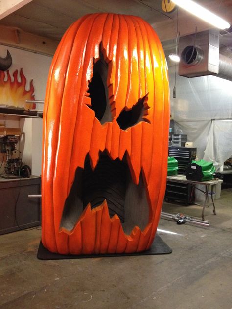 13' tall Jack O' Lantern prop for Misfits concert Pumkin Carving Tall, Pumpkin Carving Ideas Tall, Tall Jack O Lantern Ideas, Tall Pumpkin Carving, Tall Pumpkin Carving Ideas, Pumpkin Walk, Pumpkin Face Carving, Halloween Carvings, Pumpkin Carve