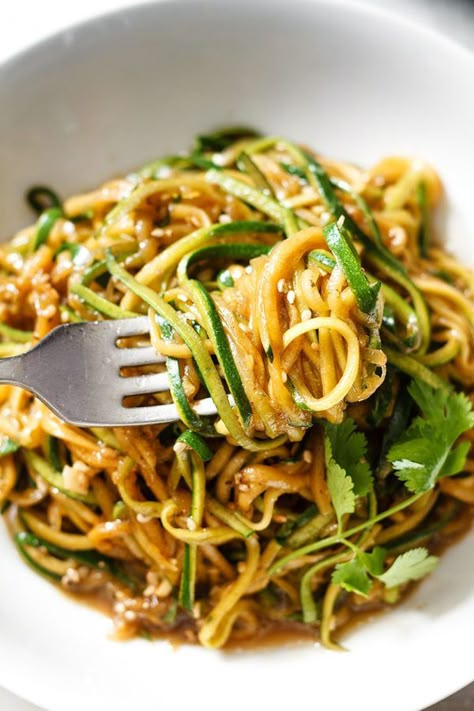 Courgette Pasta, Resep Pasta, Zucchini Noodle Recipes, Zoodle Recipes, Healthy Zucchini, Veggie Noodles, Spiralizer Recipes, Zucchini Noodles, Zucchini Recipes