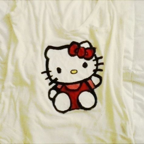 Paint On Shirt, Easy Paint Designs, Hello Kitty Shirt, Shirt Painting, Shirt Drawing, Space Wallpaper, T Shirt Painting, Wallpaper Ipad, T Shirt Art