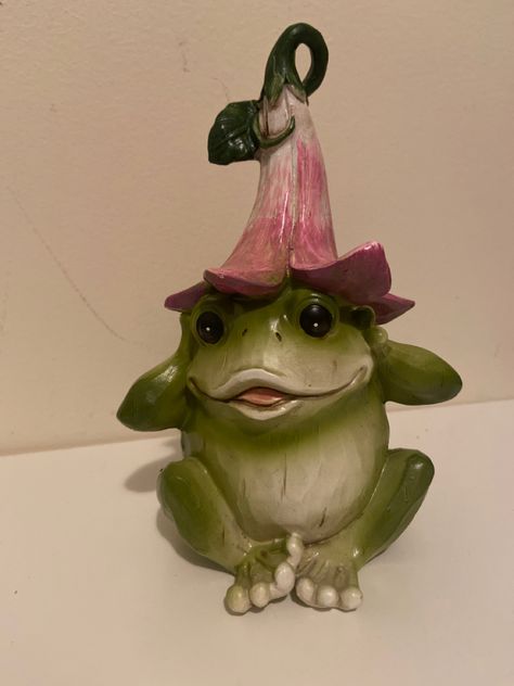 Frog With Flower Hat, Frog With Hat, Frog With Flower, Small Frog, Ceramic Frogs, Flower Hat, Cute Frog, Big Hat, Flower Hats