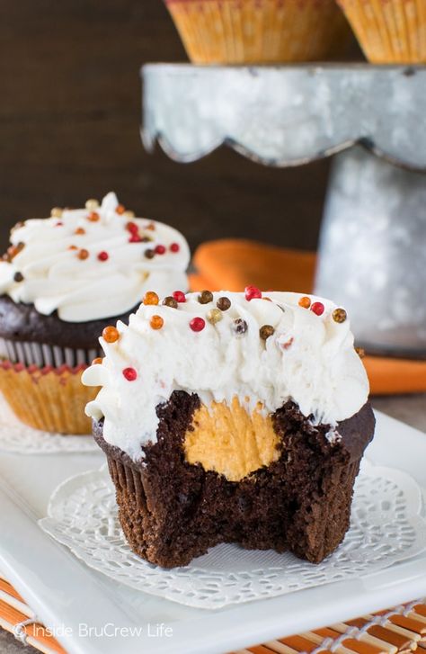 Cream Filled Cupcakes, Sundae Cupcakes, Foodgawker Recipes, Bread Booze Bacon, Pumpkin Filling, Thanksgiving Cupcakes, Chocolate Chip Cupcakes, Holiday Desserts Table, Cream Cupcakes