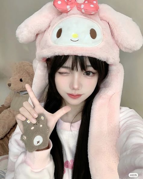 ⭐ Sanrio moving ears plush hats ⭐ LlNK lN BlO #mymelody #cinnamoroll #sanrio #sanriocore Bunny Hat With Moving Ears, Cinnamon Roll Bedroom, Cinnamoroll Accessories, Asian Winter Fashion, Bunny Ear Hat, Fluffy Hats, Bunny Cap, Base Tutorial, Sanrio Clothes