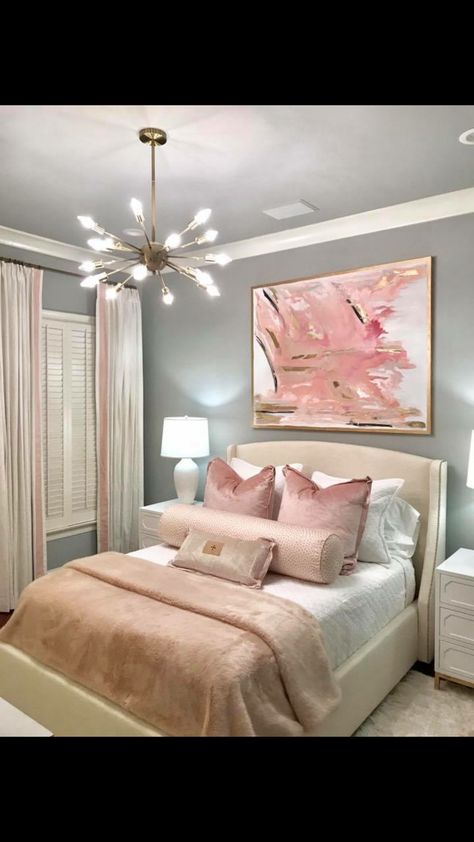 Women Pink Bedroom Ideas, Pop Color Bedroom Ideas, Bedroom Ideas For White Furniture, Grown Up Feminine Bedroom, Glam Bedroom Pink, Pink Glam Bedroom Ideas, Chic Bedroom Ideas Glam, Girly Master Bedrooms Decor, Pink Bedroom Decor Ideas For Women