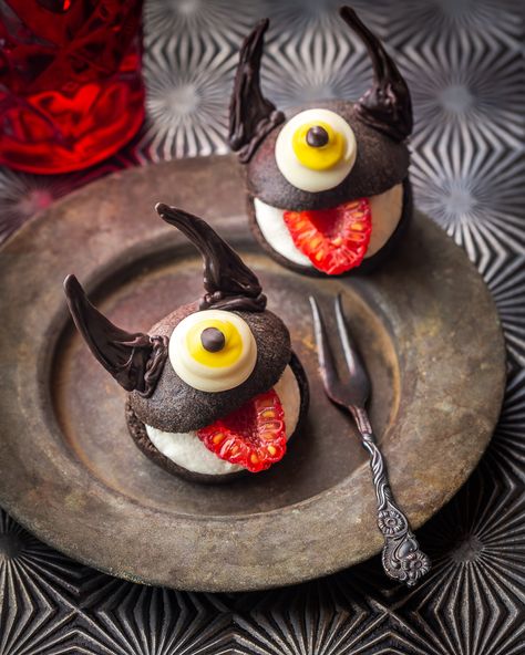 Spooky Themed Food, Monster Desserts, Spooky Dinner, Monster Food, Recetas Halloween, Halloween Breakfast, Spooky Food, Fun Halloween Food, Halloween Party Dinner