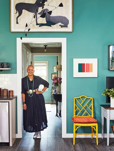 Teal Entryway, Sheila Bridges, Living Room Inspiration Cozy, Golden Chair, Cool Home Decor, Orange Cushion, Orange Cushions, Gorgeous Interiors, Italian Tiles