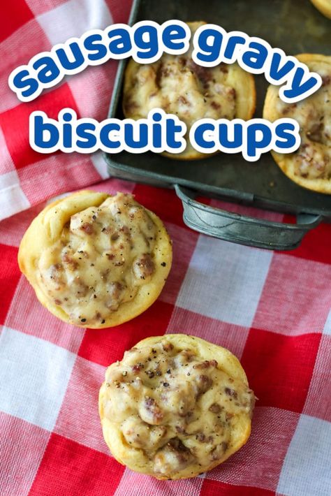 Sausage Gravy Biscuit Cups - Life With The Crust Cut Off Breakfast Muffins Sausage, Sausage Biscuits And Gravy, Sausage Gravy And Biscuits, Biscuit Cups, Brunch Foods, Sausage Biscuits, Creative Breakfast, Recipes Sausage, Flaky Biscuits