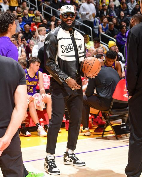 LeagueFits (@leaguefits) | Instagram Courtside Outfit, Mens Fashion Streetwear, Black Men Fashion, Lebron James, Black Men, Street Wear, On Instagram, Black, Instagram