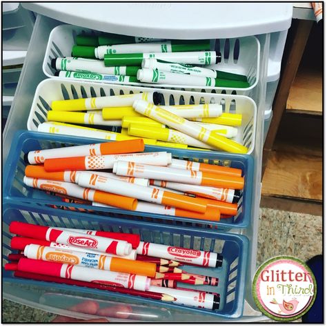 How do I store extra classroom coloring materials storage | Glitter in Third Desks Organization, Markers Storage, Crayon Organization, Classe D'art, Meeting Activities, Teaching Organization, Classroom Tables, Art Supplies Storage, Marker Storage